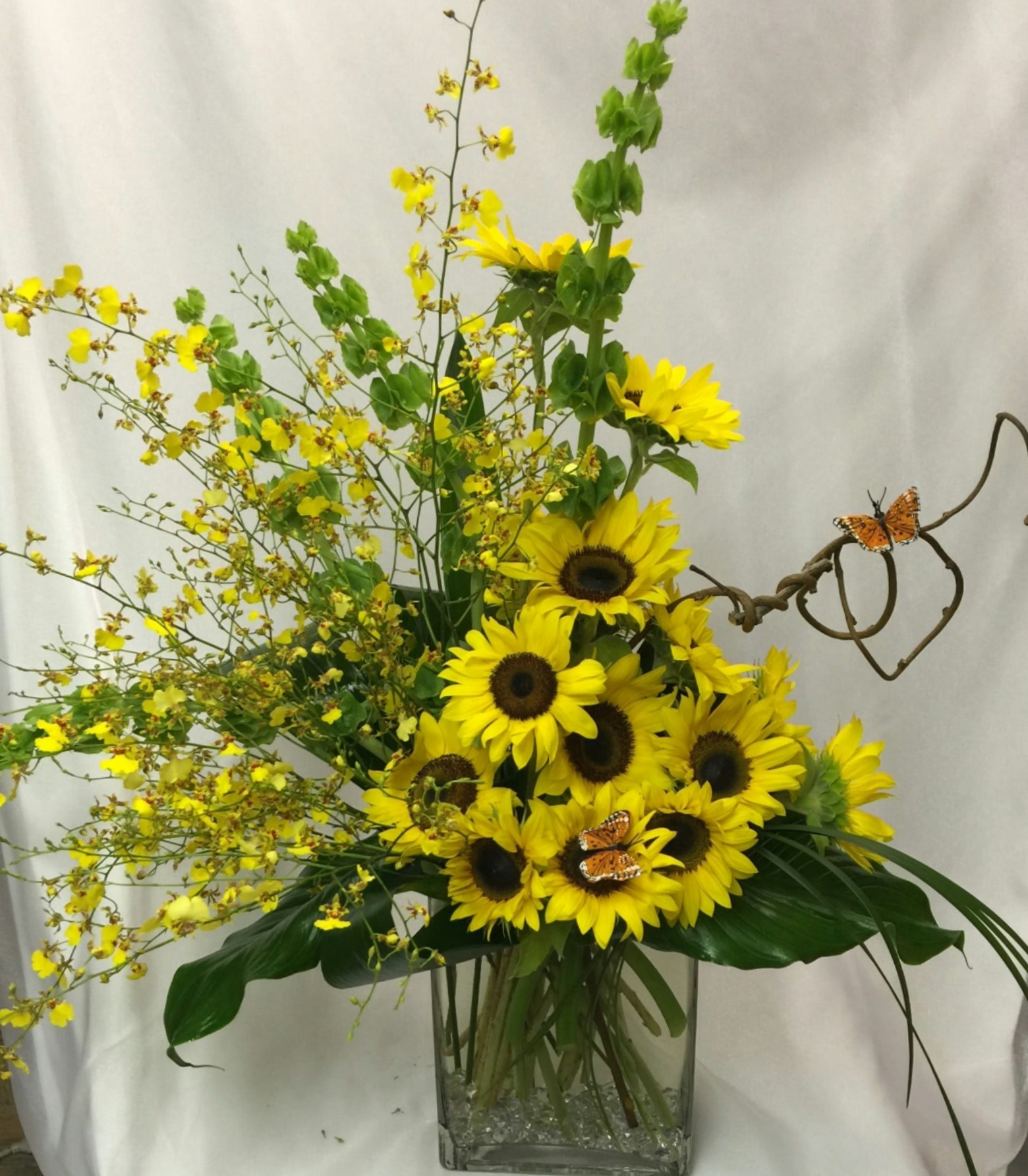 (image for) Majestic Sunflowers Arrangement